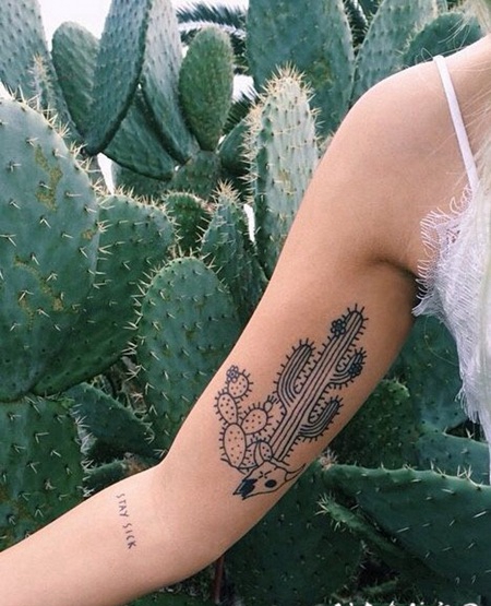 手臂小清新黑色线条仙人掌与动物头骨纹身图案