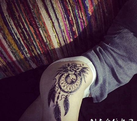 心中那片海，美女臀部个性捕梦网纹身