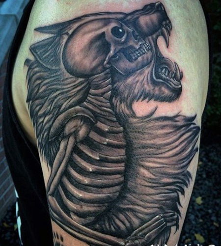 独特设计的黑白骨架和动物毛皮纹身图案