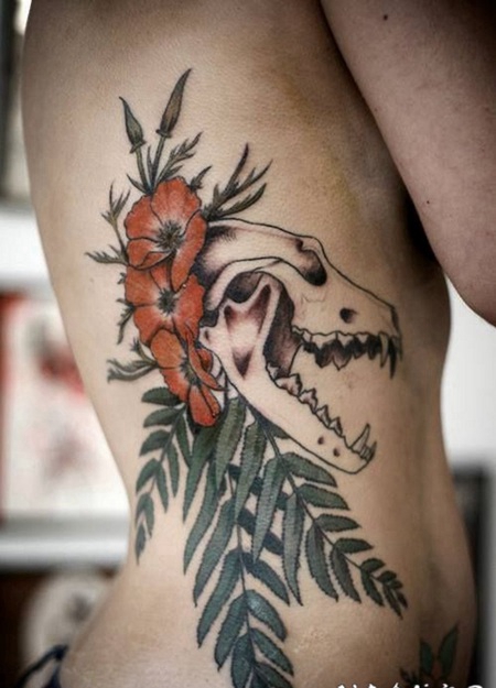 令人难以置信的彩色花卉与动物头骨纹身图案