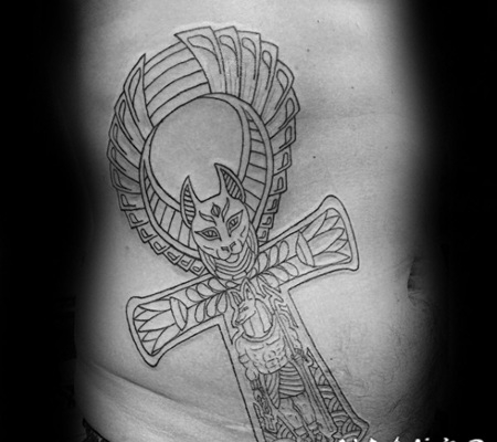 幻想风格黑色埃及神像结合十字架纹身图案
