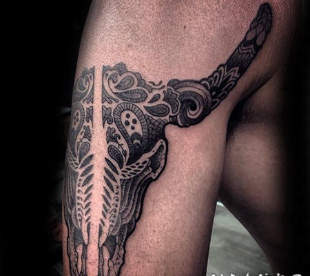 装饰风格黑色动物头骨纹身图案