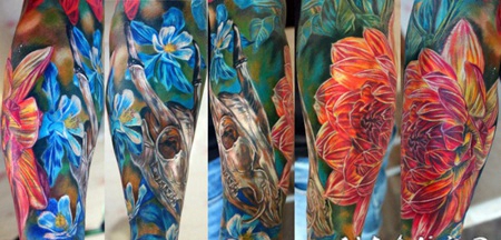 写实风格的彩色动物头骨与花卉手臂纹身图案