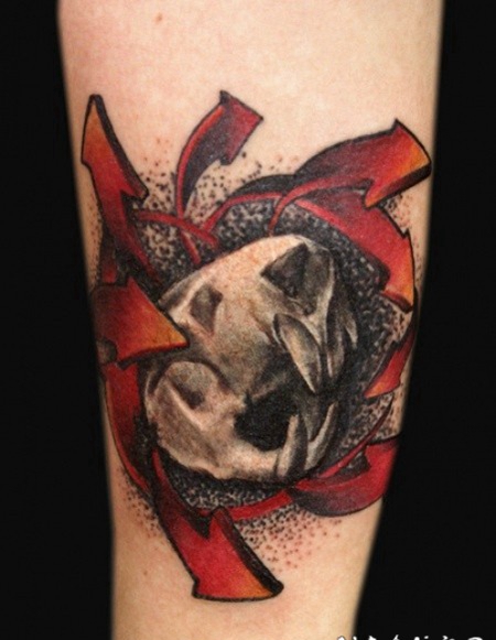 涂鸦风格彩色动物头骨与箭头纹身图案