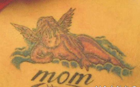 云朵上的小天使纹身图案