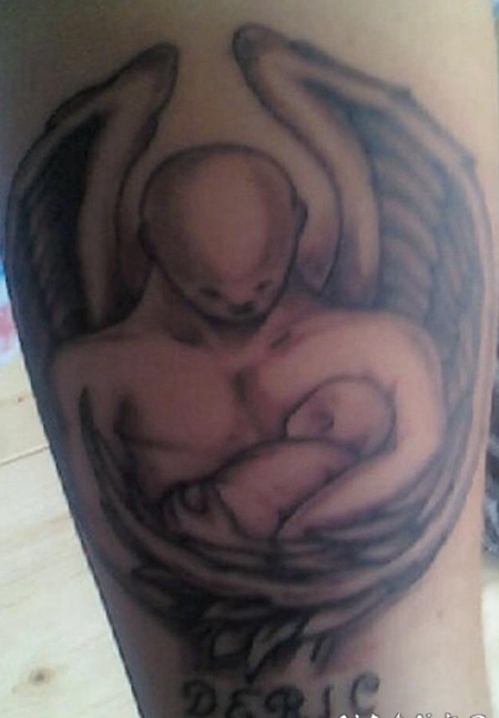 男性天使和小孩子纹身图案