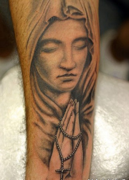 祈祷圣母与念珠纹身图案