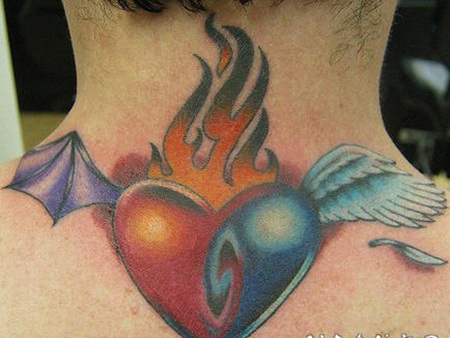 圣心与魔鬼和天使翅膀纹身图案