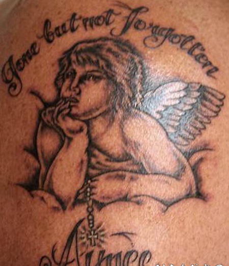 天使和英文字母纹身图案