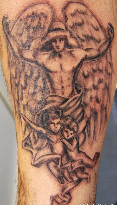男性天使和两个孩子天使纹身图案