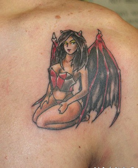 魔鬼女孩彩色纹身图案