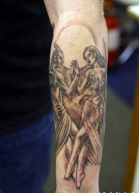 男性和女性的天使魔鬼纹身图案