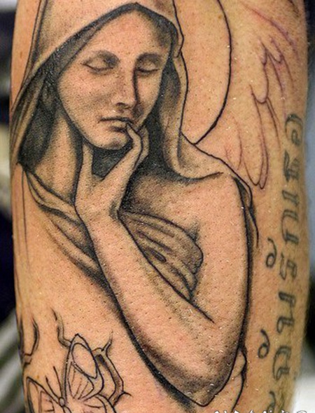 天使女孩和蝴蝶纹身图案