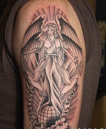 手臂黑灰鸽子和天使纹身图案