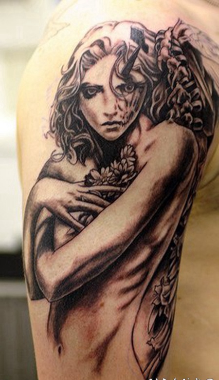 手臂半天使半魔鬼女孩纹身图案