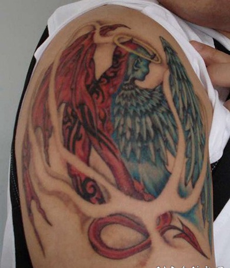 半天使半魔鬼彩色手臂纹身图案