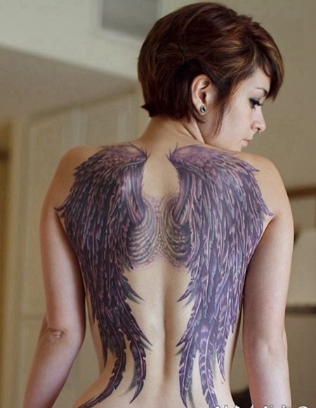 紫色的天使翅膀背部纹身图案