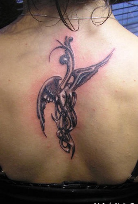 天使翅膀和藤蔓背部纹身图案