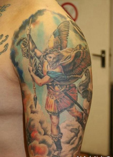 手臂彩色神圣的天使纹身图案