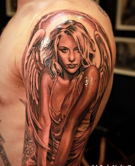 手臂上可爱的女人天使纹身图案