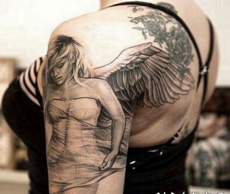 大臂天使女和翅膀纹身图案