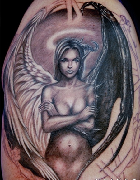 半天使与半魔鬼组合纹身图案