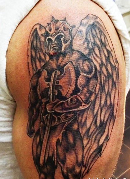 大臂天使战士个性纹身图案