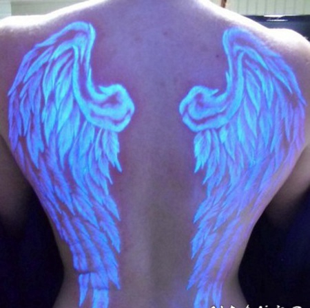 背部天使翅膀荧光纹身图案