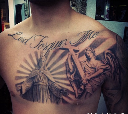 胸部耶稣和十字架天使纹身图案