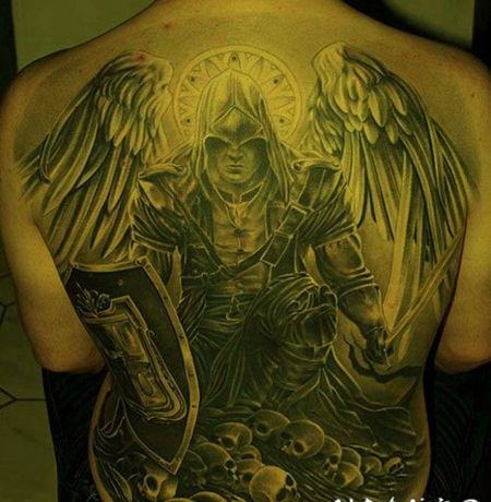 满背战士天使盔甲纹身图案