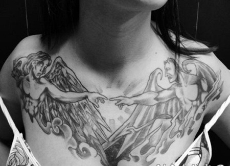 女生胸部天使和魔鬼纹身图案