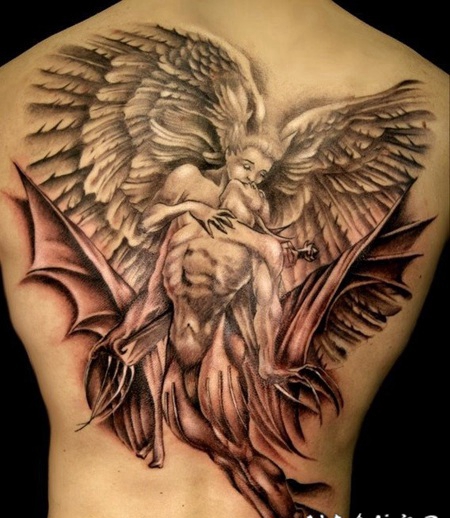 天使和恶魔的爱情背部纹身图案