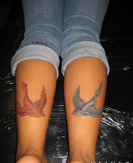 小腿魔鬼和天使小鸟彩色纹身图案