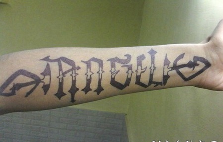 有趣的黑白设计字符手臂纹身图案