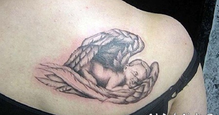 小宝宝天使背部纹身图案