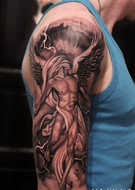 手臂奇妙的彩绘神秘天使与闪电纹身图案