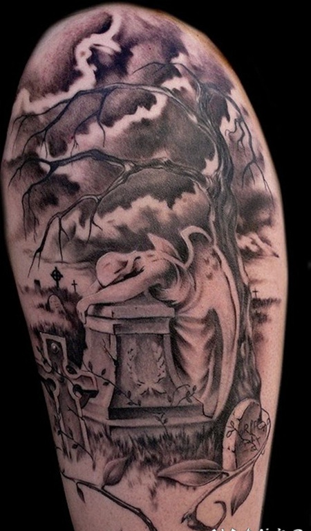 手臂优雅的黑白天使和墓碑纹身图案