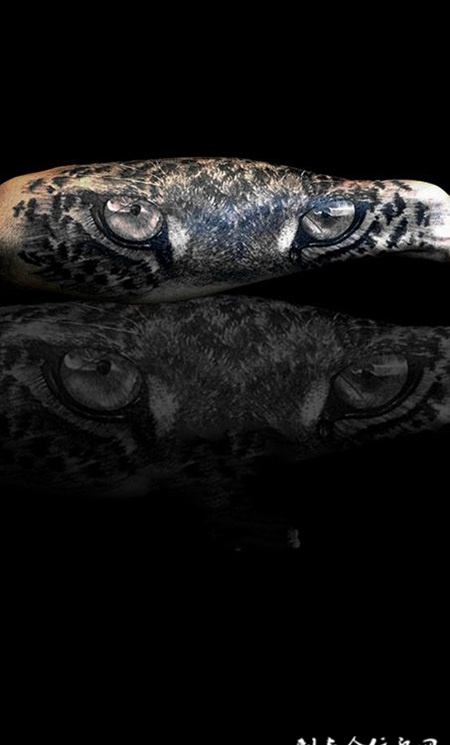 虎视眈眈，手臂虎眼纹身图案