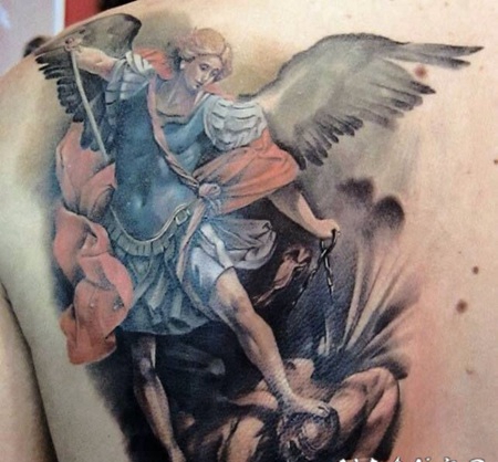 华丽的彩色天使战士和恶魔背部纹身图案