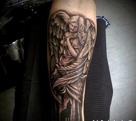 复古风格的黑白天使和狼手臂纹身图案