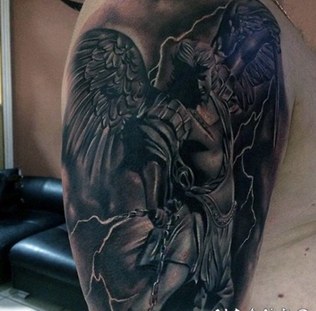 手臂黑白闪电与天使战士纹身图案