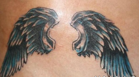 金属风格的天使翅膀纹身图案