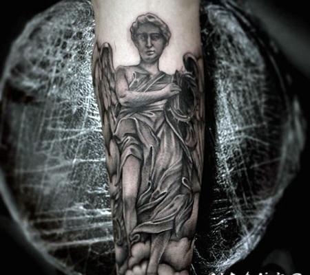 宗教风格的天使雕像手臂纹身图案