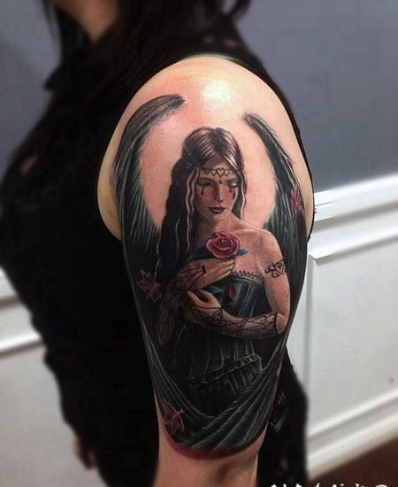 可爱的插画风格诱惑天使女人手臂纹身图案