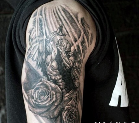 手臂黑白天使与玫瑰个性纹身图案