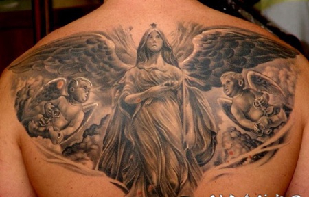 满背黑色的天使雕像纹身图案
