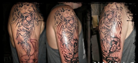 手臂宗教主题的黑白天使雕像纹身图案