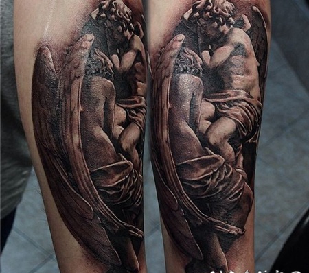 手臂个性的天使雕像纹身图案