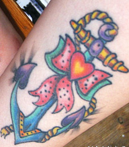 少女蝴蝶结和船锚彩色纹身图案