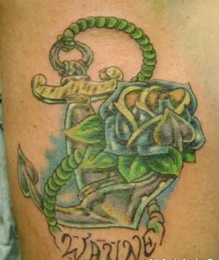 船锚和蓝色玫瑰绳子纹身图案